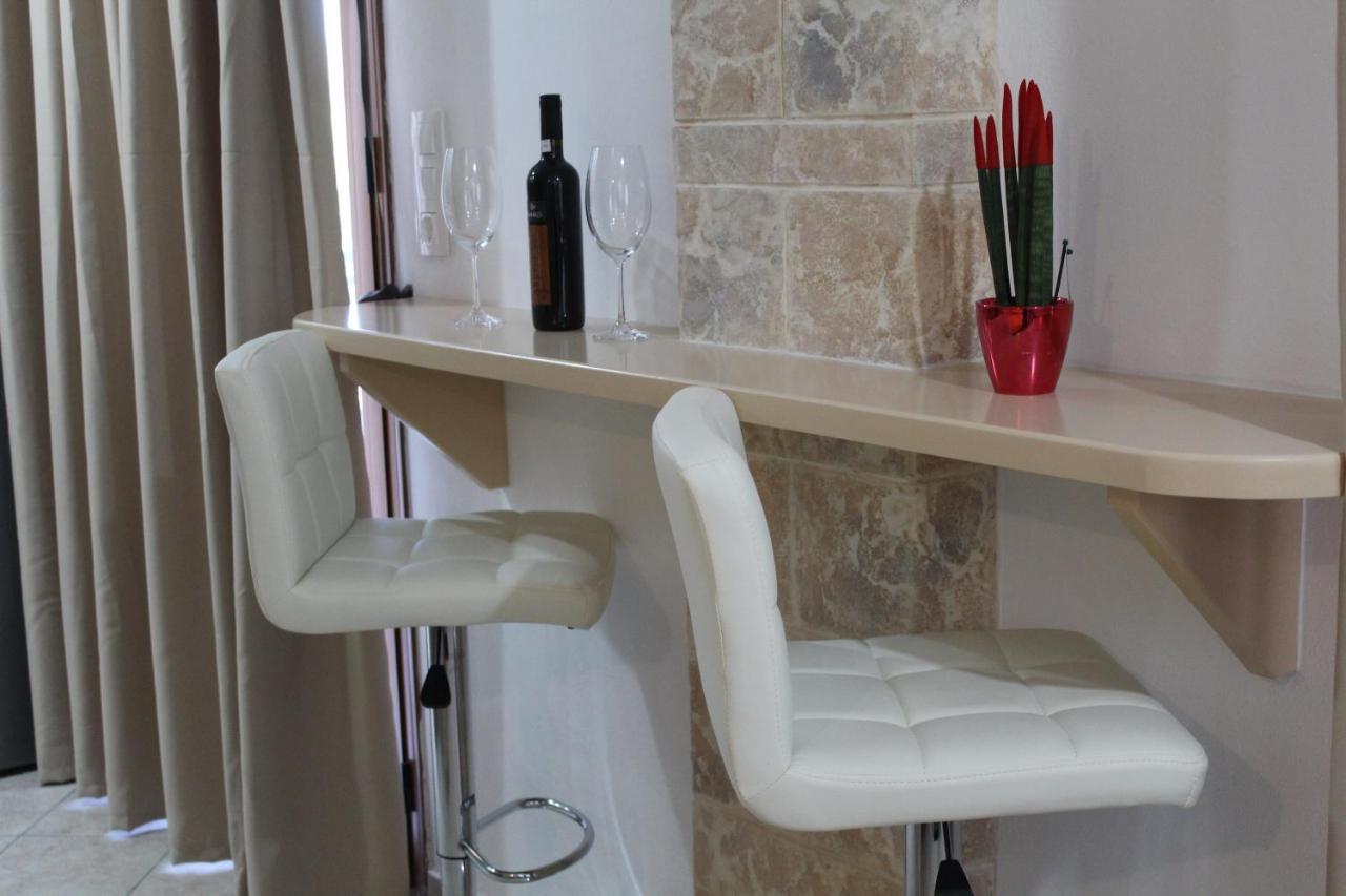 Vakis Apartments 5 Romanon ภายนอก รูปภาพ