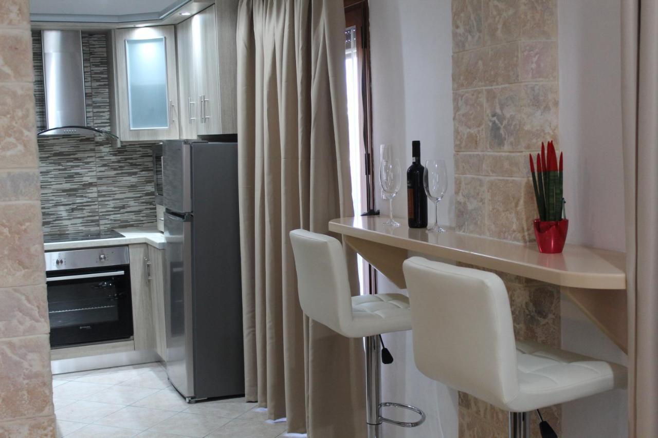 Vakis Apartments 5 Romanon ภายนอก รูปภาพ